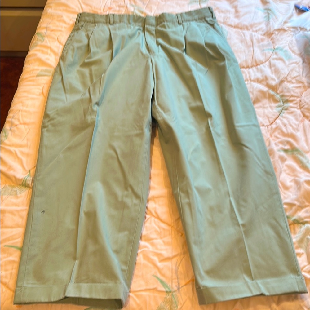 Land’s End light green men’s vintage pleated pants 36 waist.